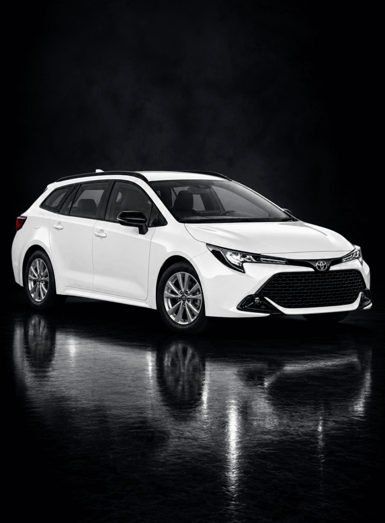Biała Toyota Corolla Touring Sports kombi do wynajęcia w Elblągu